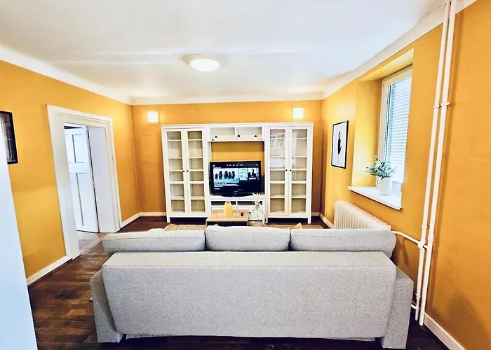 Cozy One Bedroom Retreat In Luxembourg-limp17a *